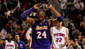Schmerzen? Kennt die Black Mamba nicht. Kobe Bryant hat schon einige Spiele mit Maske absolviert, einmal gelangen ihm 38 Punkte.