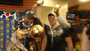 Immerhin gewannen die Cavs Spiel 4, bevor Golden State daheim den Sack zumachte. Durant krönte sich derweil zum Finals-MVP.