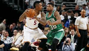 Im Preseason-Spiel der Cavs gegen die Celtics sind J.R. Smith und Marcus Smart aneinander geraten.