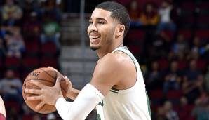 Jayson Tatum ist dagegen noch in seinem Rookie-Deal und wartet auf einen Zahltag. Diese Saison steht der Sophomore noch fest unter Vertrag, die Celtics haben eine Team-Option auf die kommenden beiden Jahre (zusammen 17,6 Mio.), die sie ziehen werden.