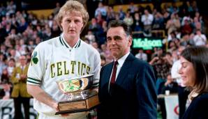 Der dritte Spieler, dem der Threepeat gelang, war Mitte der Achtziger Larry Bird, der mit den Boston Celtics in dieser Phase zwei Titel gewann. Von 1984 bis 86 bekam immer der Basketball Jesus den Award des wertvollsten Spielers.