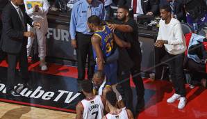 Sogar Drake, der sich während der Finals im Dauerbeef mit Golden State befindet, konnte kaum hinsehen. Erst schlug er seine Hände über dem Kopf zusammen, dann spendete er Durant Beistand.