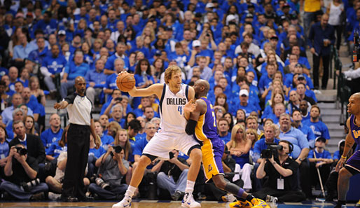 Dirk Nowitzki und die blaue Wand: Die Dallas Mavericks überrollten die Los Angeles Lakers