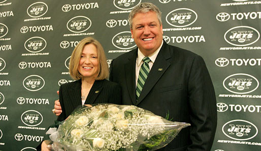 Der Headcoach der New York Jets, Rex Ryan (r.), posiert mit seiner Frau Michelle