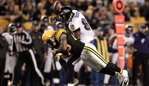 Steelers-Safety Ryan Clark mit seinem Monster-Hit gegen Ravens-Tight-End Ed Dickson