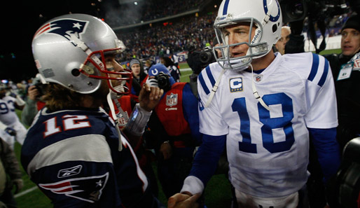 Duell der alten Männer: Tom Brady (l.) und Peyton Manning treffen zum 13. Mal aufeinander