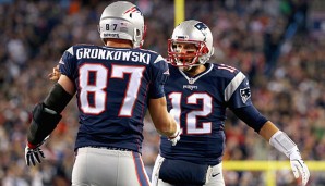Rob Gronkowski (l.) erzielte den ersten Touchdown des Spiels für die Patriots