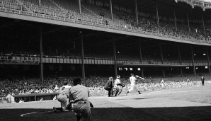 Der Soßen-Bonus: Und in der MLB so? Da springt direkt Joe DiMaggio ins Auge: Der hatte 1941 mindestens einen Hit in 56 aufeinanderfolgenden Spielen - angeblich hätte ihm vom Heinz-57-Hersteller bei 57 Spielen eine fünfstellige Boni-Summe gewunken