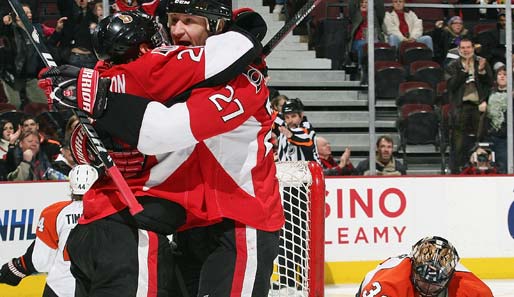 Riesen Jubel bei Alexei Kowalew: Der Senators-Star erzielte gegen die Flyers vier Tore