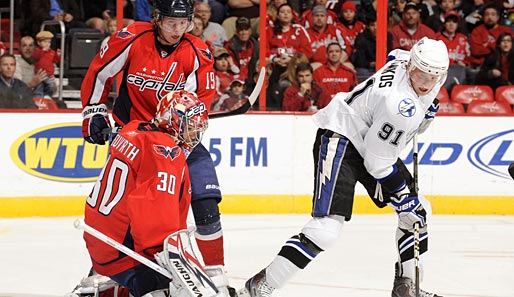 NHL-Topscorer Steven Stamkos trifft gegen Michal Neuvirth. Tampa verliert dennoch in Washington