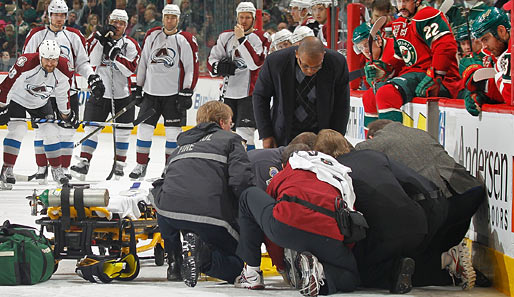 Ryan O'Reilly wurde nach seinem Unfall zehn Minuten lang auf dem Eis behandelt