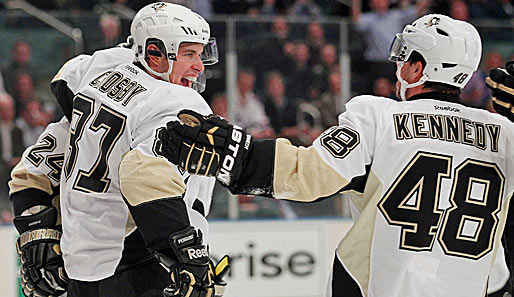 Rückkehrer Sidney Crosby (l.) steuerte zum Sieg seiner Penguins immerhin einen Assist bei