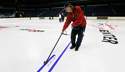 In der NHL werden die Eisstadien für den Start der Hauptrunde präpariert