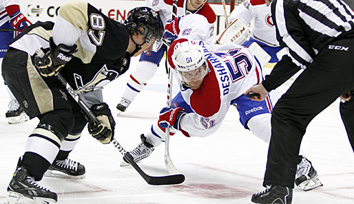 Sidney Crosby (l.) macht für die Penguins gegen die Canadiens mal wieder den Unterschied