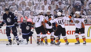 Die Ducks feiern: Mit vier Siegen aus vier Spielen ist der Einzug ins Conference Halbfinale perfekt