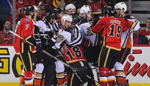 Harter Fight: Die Calgary Flames verkürzen die Serie nach ihrem Heimsieg über die Anaheim Ducks.