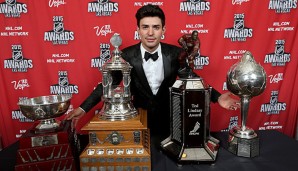 Ohne Helm, dafür mit vielen Pokalen: Carey Price ist MVP der abgelaufenen NHL-Saison