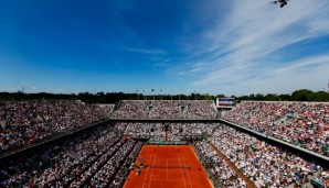 PARIS, FRANCE - JUNE 07: A general view over Court Philippe Chatrier during the Men's Singles Final betwen Novak Djokovic of Serbia and Stanislas Wawrinka of Switzerland on day fifteen of the 2015 French Open at Roland Garros on June 7, 2015 in Pari...