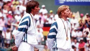 Im Sommer 1992 dann ein ganz besonderer Moment: Boris Becker gewinnt zusammen mit Michael Stich die Doppel-Goldmedaille in Barcelona. Stolz lauscht er der deutschen Nationalhymne