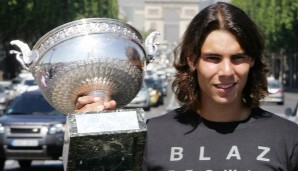 11.06.2006: Das erste Aufeinandertreffen in einem Grand-Slam-Finale entschied der erst 20 Jahre alte Mallorquiner in Paris für sich und verteidigte damit seinen Titel. Sein fünfter Sieg über Federer in Folge