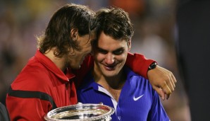 Bittere Tränen: Nach dem Melbourne-Finale 2009 musste Rafael Nadal den unterlegenen Roger Federer trösten