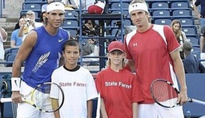 Rafael Nadal und Denis Shapovalov (2.v.r.) sind sich bereits 2008 begegnet