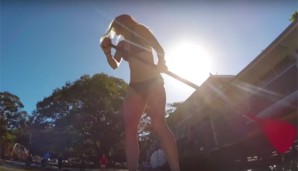 Caroline Wozniacki - erst paddeln, dann Tennis spielen
