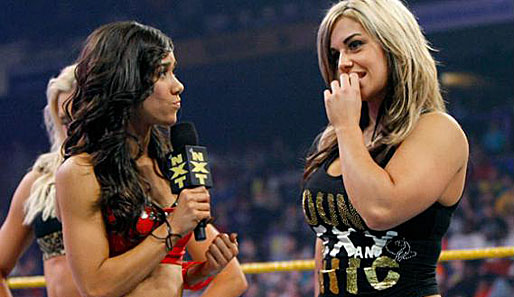 A.J. wurde bei NXT am Ende Dritte. Geschlagen geben musste sie sich nur Naomi Knight sowie ihrer guten Freundin, der späteren Siegerin Kaitlyn (r.)