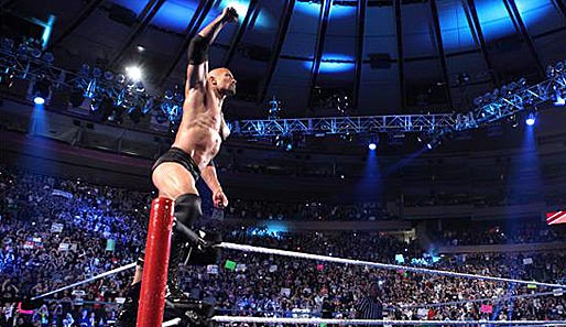 Bei den Survivor Series 2011 war es endlich soweit: The Rock stieg zum ersten Mal seit sieben Jahren wieder zu einem Match in den Ring