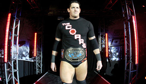 Als Lohn durfte der WWE-Superstar gegen Wade Barrett um den Intercontinental-Gürtel antreten. Doch Kingston verlor nach einem Wasteland von Barrett