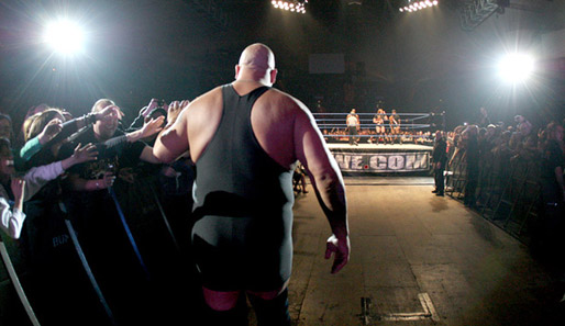 Während Swagger daraufhin von den Fans ausgebuht wurde, war der Jubel bei The Big Show groß. Er gewann gegen Justin Gabriel und Heath Slater