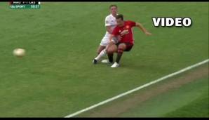jaime-carragher-phil-neville-liverpool-manchester-united-foul-pic