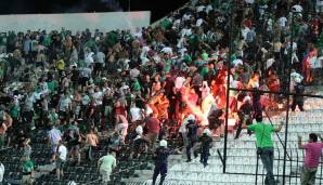 23. August 2012: Zwischen Fans von Rapid und PAOK Saloniki kommt es im Play-off-Hinspiel der Europa League in Thessaloniki zu schweren Ausschreitungen. Die UEFA sanktioniert die Hütteldorfer mit einem Geisterspiel und einer Geldstrafe von 75.000 Euro.