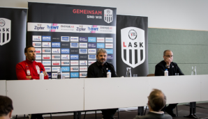 Trainer Valerien Ismael, Vizepräsident Jürgen Werner und Präsident Siegmund Gruber gestanden im Namen des LASK Fehler ein.