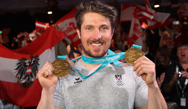 Marcel Hirscher strahlt mit seinen Gold-Medaillen um die Wette