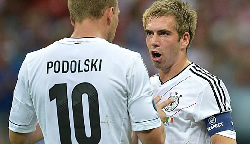 Lukas Podolski (l.) war gegen Italien Deutschlands schwächster Spieler