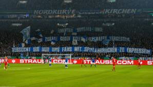 Mit diesem Plakat kritisierten die Schalker Fans die Kollektivstrafe des DFB gegen die Dortmunder Fans.