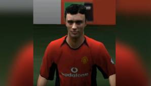 FIFA 04: Hand aufs Herz, wer erkennt hier einen kommenden Superstar? Damals, als die Technik noch nicht so viel zuließ, waren die FIFA-Gesichter noch mehr ein Einheitsbrei. Das Abbild von 2004 könnte auch gut und gerne Dimitar Berbatov sein.
