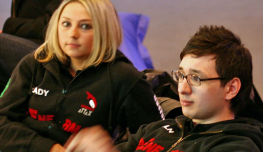 Alternate-Teammanagerin Susanne "LADY" Fietzek (links) und Spieler Julian "JLN" Stempel
