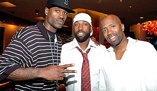 Stephen Jackson, Baron Davis (Golden State Warriors) und Ex-NBA-Spieler Kenny Smith (v.l.n.r.)