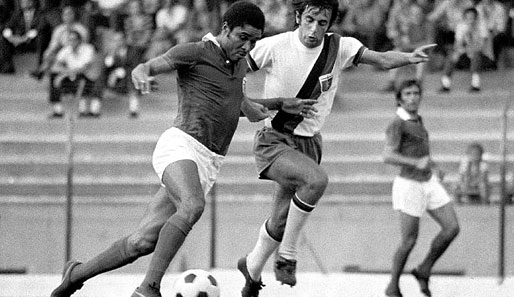 Eusebio da Silva Ferreira, kurz Eusebio: Der schwarze Panther war Portugals erster Mega-Star. Seine Dribblings waren einfach nur betörend