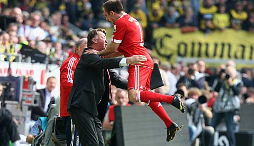 Vergangene Saison siegte Bayern 5:1 in Dortmund. Franck Ribery feierte mit Trainer Louis van Gaal