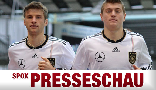 Fahren Thomas Müller (l.) und Toni Kroos mit zur WM nach Südafrika?