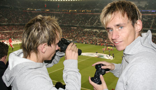 ...und die FIFA Twins waren mittendrin: Die aktuellen Titelträger der World Cyber Games 2007 Daniel und Dennis Schellhase begleiten die Aktion 2008.
