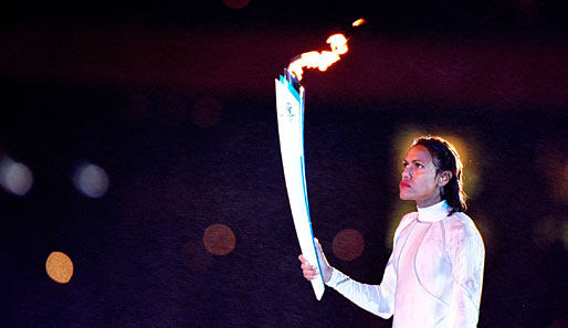 Bei den Olympischen Spielen in Sydney entzündete Cathy Freeman das Olympische Feuer und...