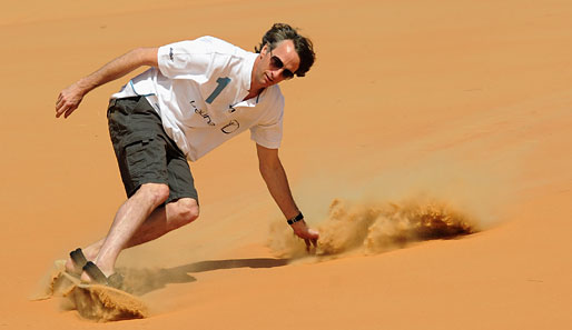 Auch auf Sand zeigt Tony Hawk sein Können. Hier bei einem Sandboarding Event von Laureus. Zumindest bis...