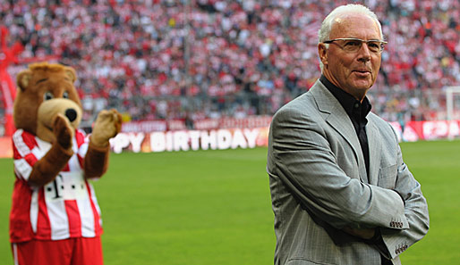 Franz Beckenbauer ist zufrieden mit den Transfers des FC Bayern