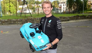 Nico Rosberg und Mercedes-Benz engagieren sich für Kinder in Not