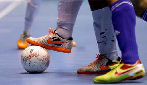 Der Umgang mit dem kleinen und schweren Futsal-Ball ist nichts für Grobmotoriker