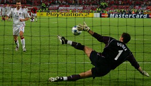 Jerzy Dudek hielt einen Elfmeter gegen Andrej Schewtschenko, und Liverpool gewann am Ende das Elfmeterschießen mit 6:5
